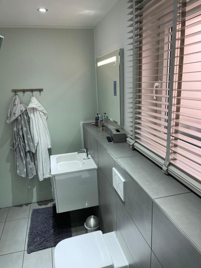 Ferienwohnung Am Traveufer ลูเบค ภายนอก รูปภาพ